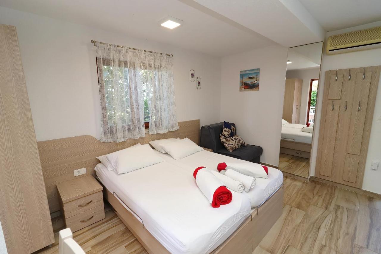 Seaside Apartments Hrkac Оребич Экстерьер фото